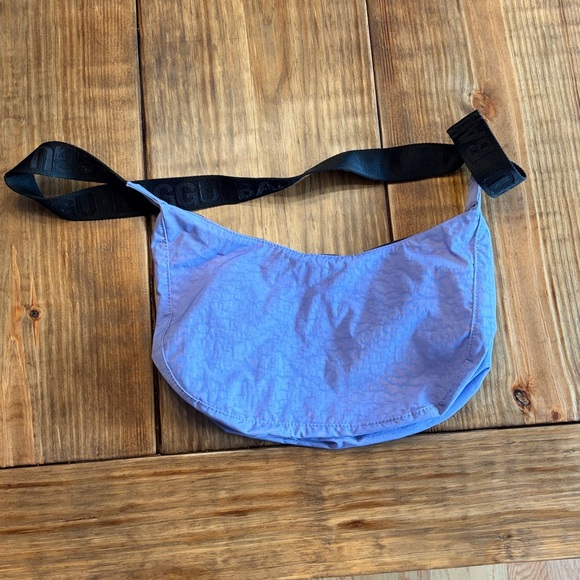 Baggu Hello Kitty Medium Crescent Bag - Picture 2 of 4